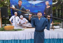 ร้านอาหารญี่ปุ่น Tenyuu Chiang Mai จัดใหญ่มอบความอลังกรให้ลูกค้า โชว์แล่ Blue Fin Tuna หนักกว่า 100 กิโลกรัม